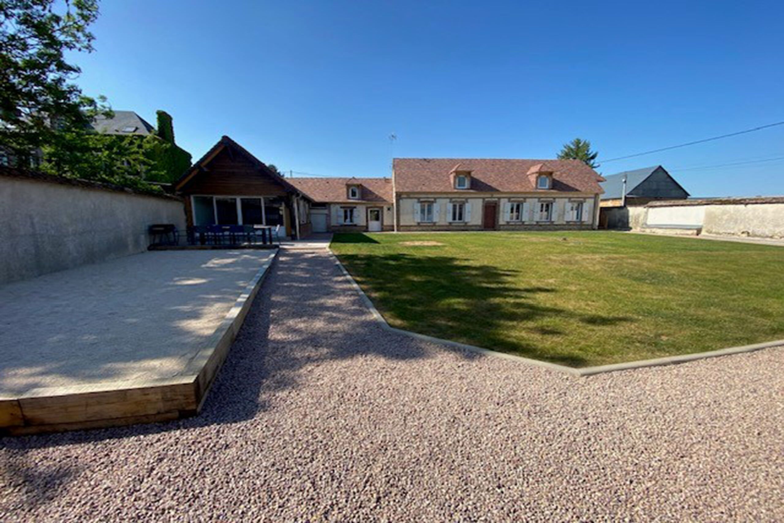 Le Presbytère de Buis, Buis-sur-Damville