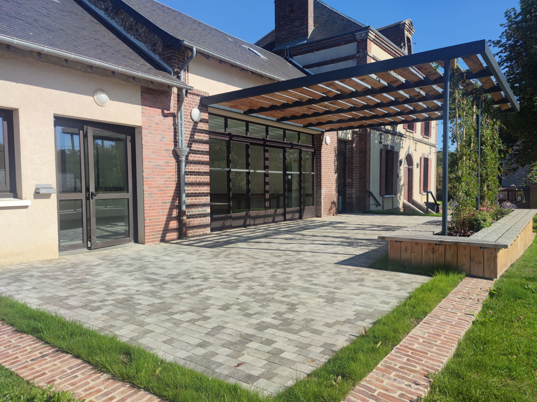 La salle des fetes de Mesnils-sur-Iton